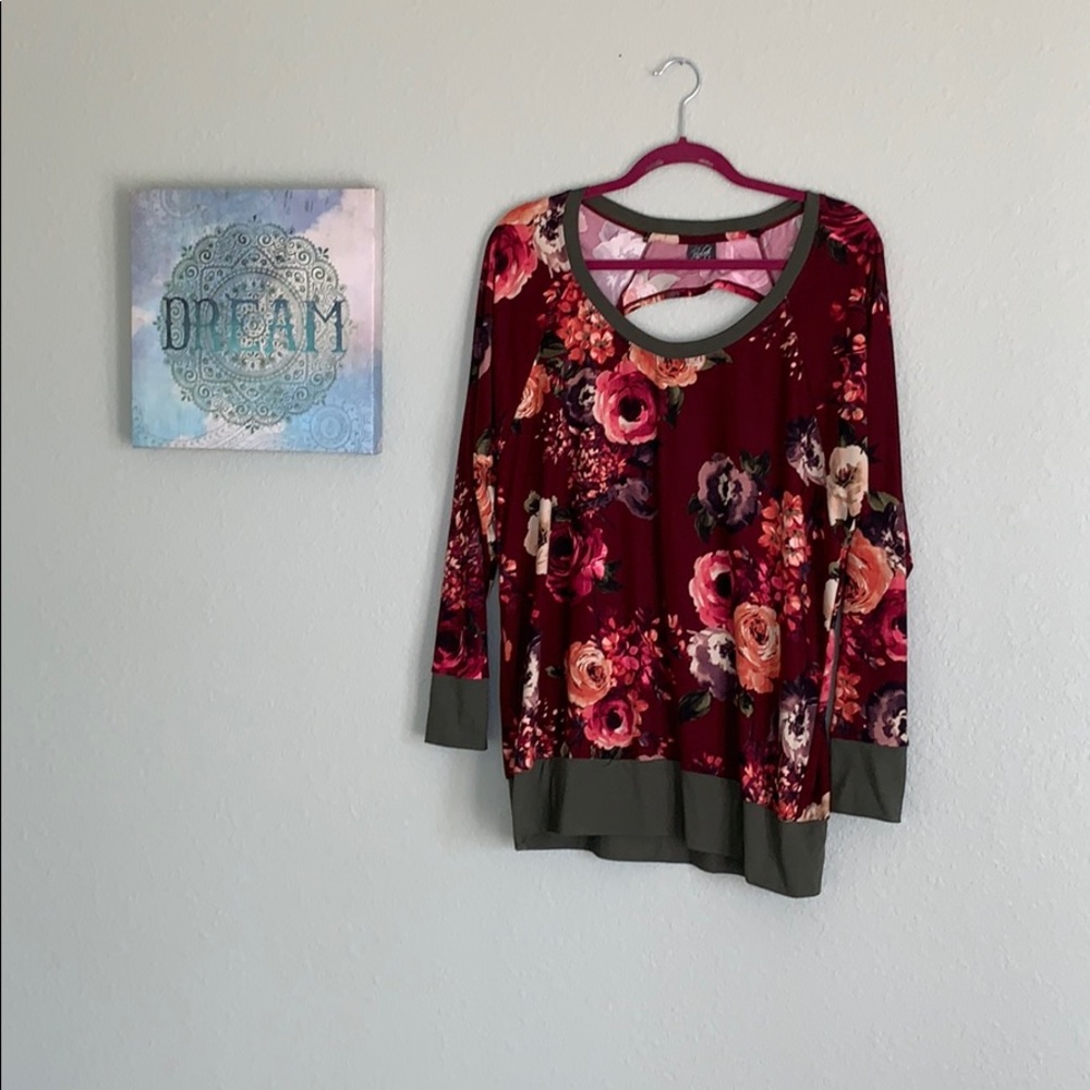 Long sleeve open back super soft floral top